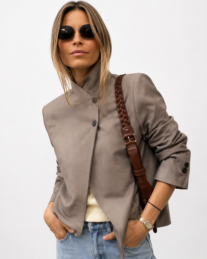 Blazer Serena: un elegante blazer para mujer ideal para viajes y estilo urbano.